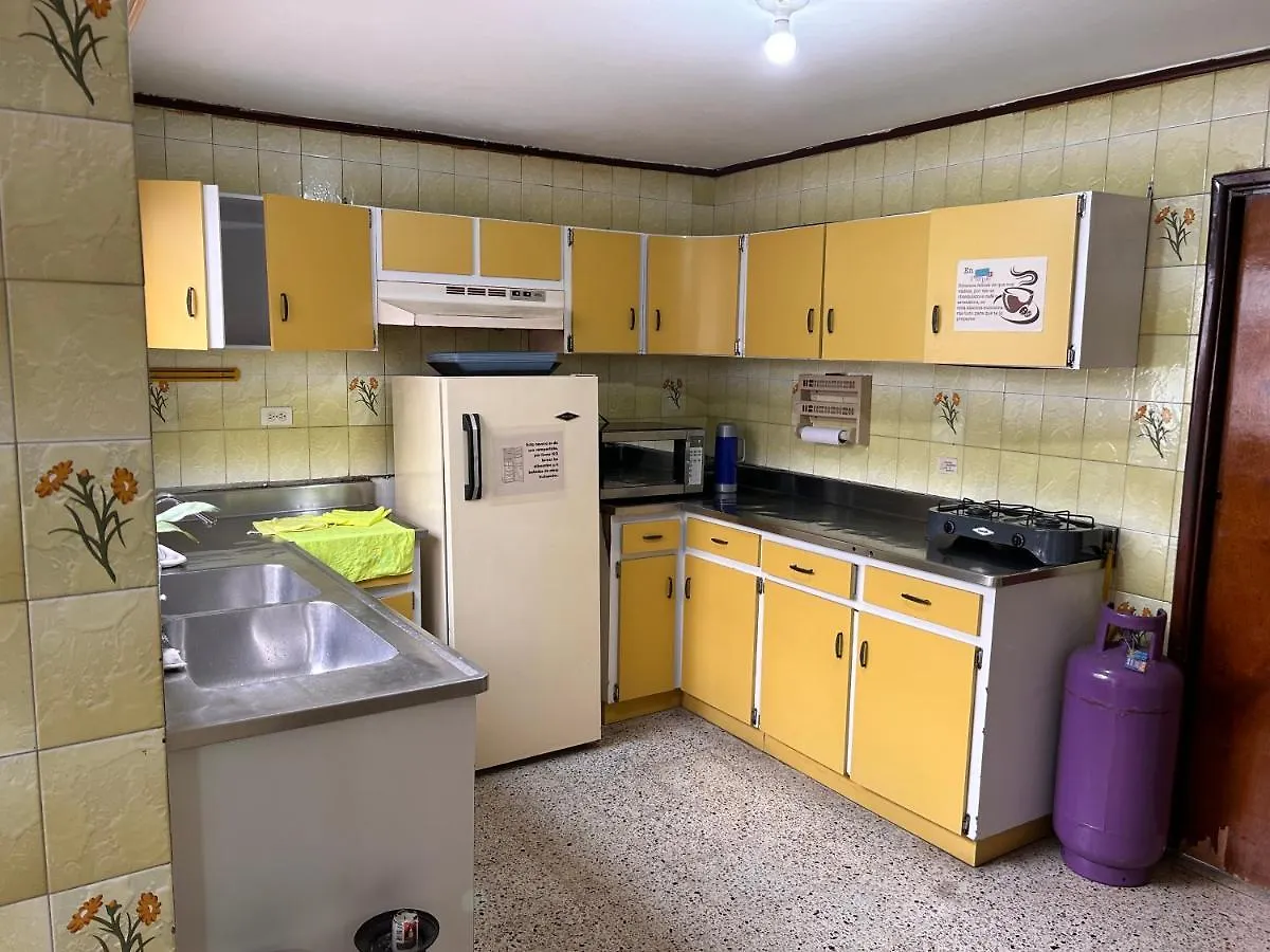 Casa Purple Hostel Medellín Pensión