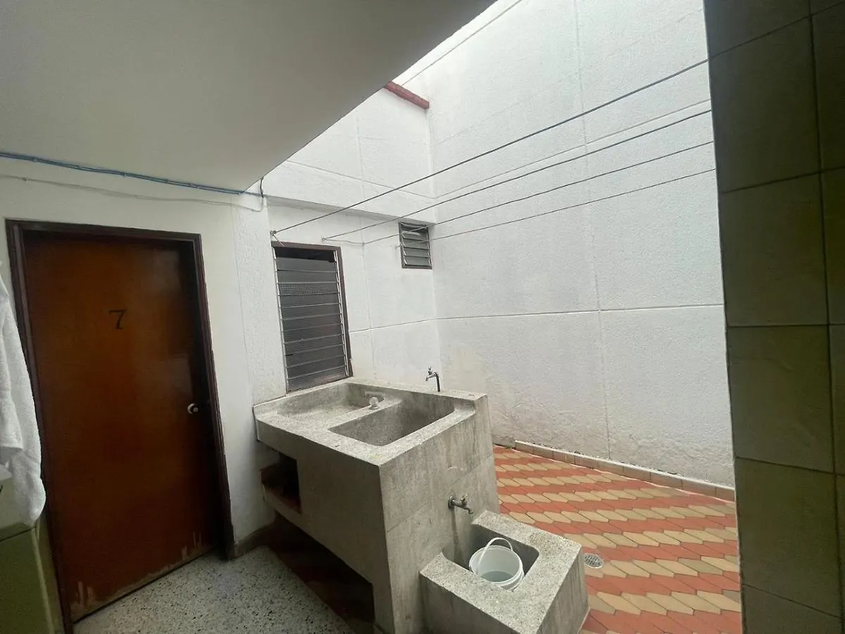 Casa Purple Hostel Medellín Pensión